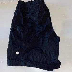 Lululemon shorts size 6